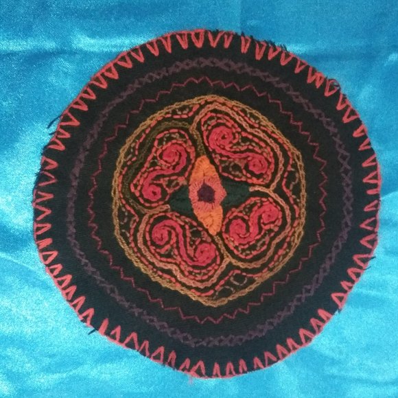 Peruvian circular rug embroidered Amazon jungle - Picture 1 of 9